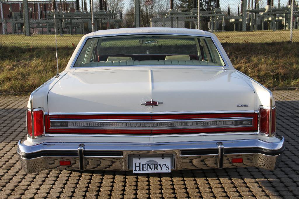Detail d: Ford Lincoln Continental S.C.V.1, aus dem Besitz seiner Heiligkeit des Papstes Johannes Paul II, BJ 1979, 1. Hand, Laufleistung ca. 7.100 km ...