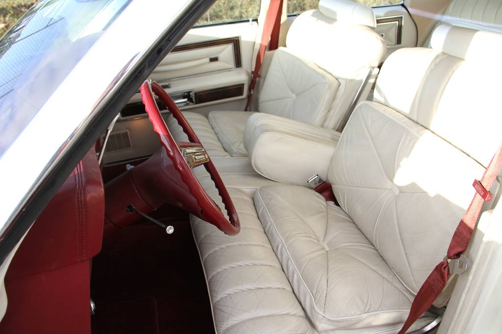 Detail e: Ford Lincoln Continental S.C.V.1, aus dem Besitz seiner Heiligkeit des Papstes Johannes Paul II, BJ 1979, 1. Hand, Laufleistung ca. 7.100 km ...