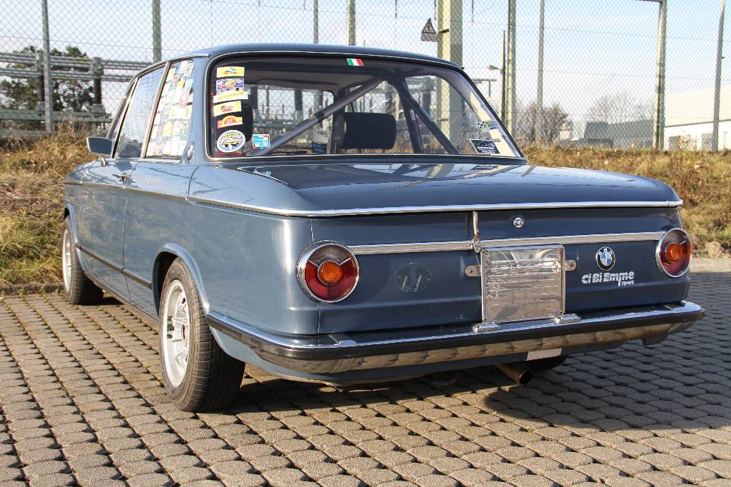 Detail c: BMW 1602 Competizione, EZ 10.1972, Laufleistung ca. 2.337 km abgelesen, H- zulassungsfähig, 80 kW/ 109 PS, 4-Zylinder, 4 -Gang Schaltgetriebe, blau, ...