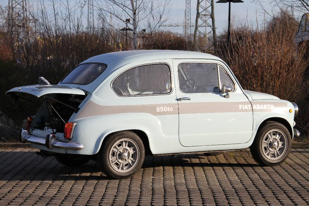 Detail c: Fiat 850 TC Clone, EZ 11.1972, Laufleistung unbekannt, HU 10.2016, H-Zulassung, 33 kW/ 45 PS, 4-Zylinder, 4-Gang Schaltgetriebe, blau, schwarz, Fiat ...