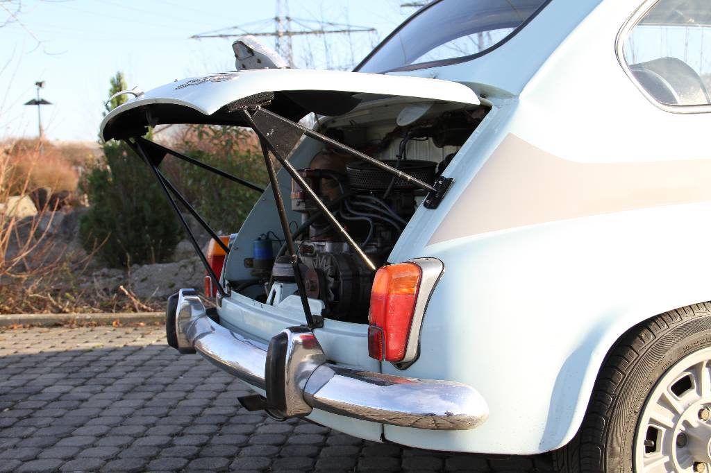 Detail e: Fiat 850 TC Clone, EZ 11.1972, Laufleistung unbekannt, HU 10.2016, H-Zulassung, 33 kW/ 45 PS, 4-Zylinder, 4-Gang Schaltgetriebe, blau, schwarz, Fiat ...