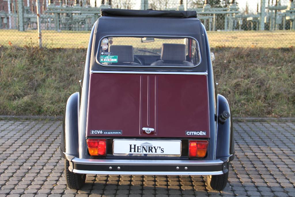 Detail c: Citroen 2 CV Charleston, EZ 07.1983, Laufleistung ca. 100.000 km abgelesen, HU 04.2017, 21 kW/ 29 PS, 2-Zylinder, 4-Gang Schaltgetriebe, schwarz/rot, ...