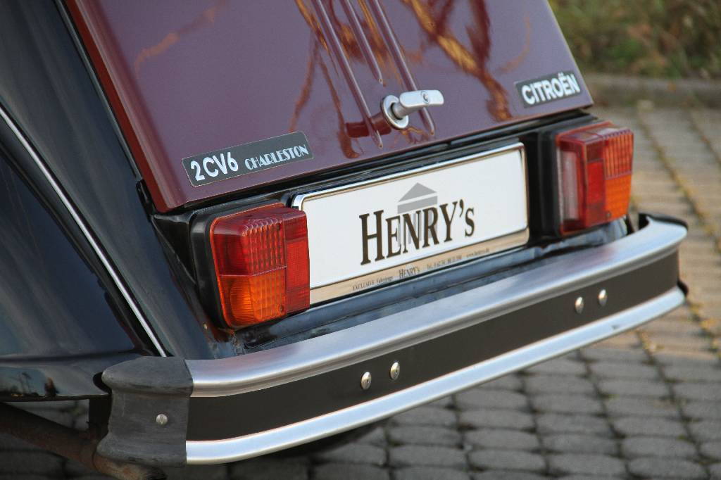 Detail f: Citroen 2 CV Charleston, EZ 07.1983, Laufleistung ca. 100.000 km abgelesen, HU 04.2017, 21 kW/ 29 PS, 2-Zylinder, 4-Gang Schaltgetriebe, schwarz/rot, ...