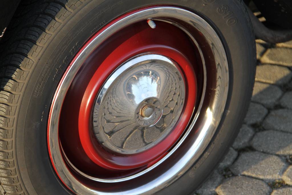 Detail i: Citroen 2 CV Charleston, EZ 07.1983, Laufleistung ca. 100.000 km abgelesen, HU 04.2017, 21 kW/ 29 PS, 2-Zylinder, 4-Gang Schaltgetriebe, schwarz/rot, ...