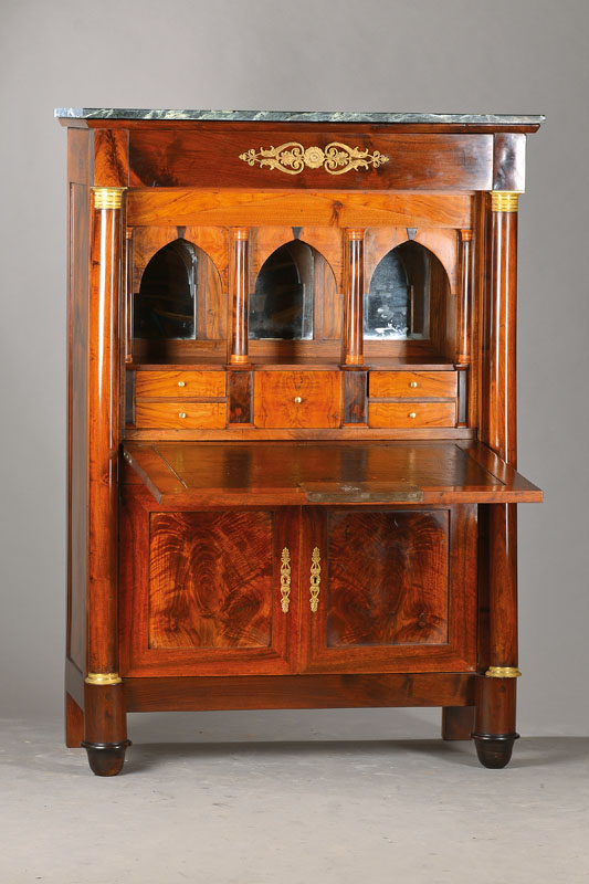 Standsekretär, Frankreich, um 1850/60, Nussbaum bzw. Wurzelnuss massiv, Eichekorpus, Massivholzfüllungen, Überbauschub mit klassizistischer ...
