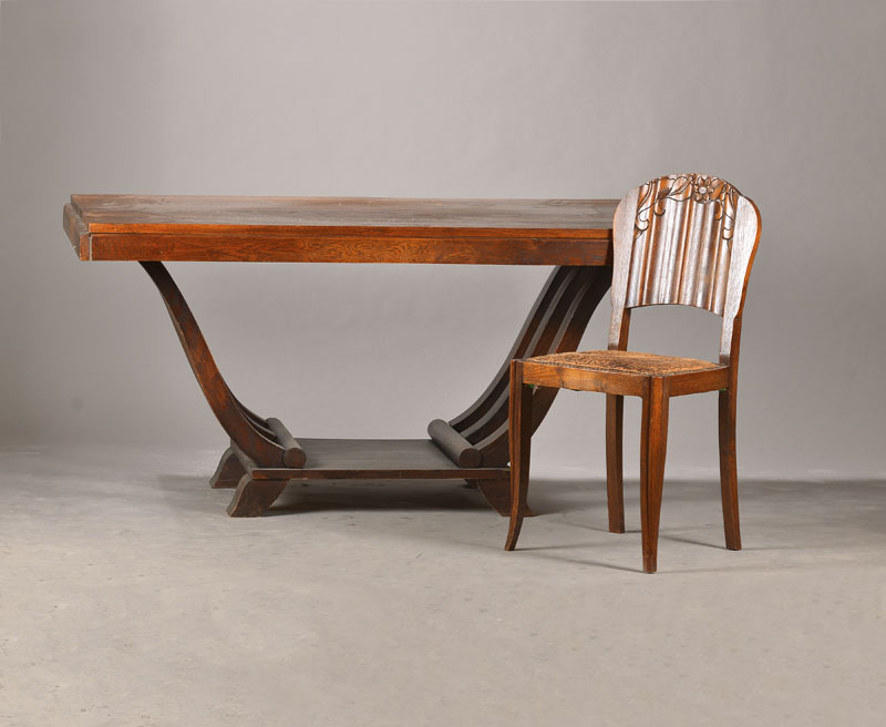 Art-Deco-Sitzgarnitur, wohl Frankreich, um 1920/30, Eiche massiv, Auszugstisch mit 6 Stühlen, Tisch an beiden Enden ausziehbar, ohne Einlegebretter, ...