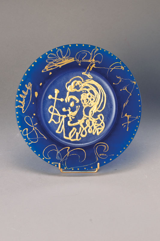 Salvador Dali, 1904-1989, Ausformung Daum Nancy, lim. Auflage 907/2000, Glas mit blauen Pulvereinschmelzungen, sog. Pate-de-Verre, Golddekor, ...