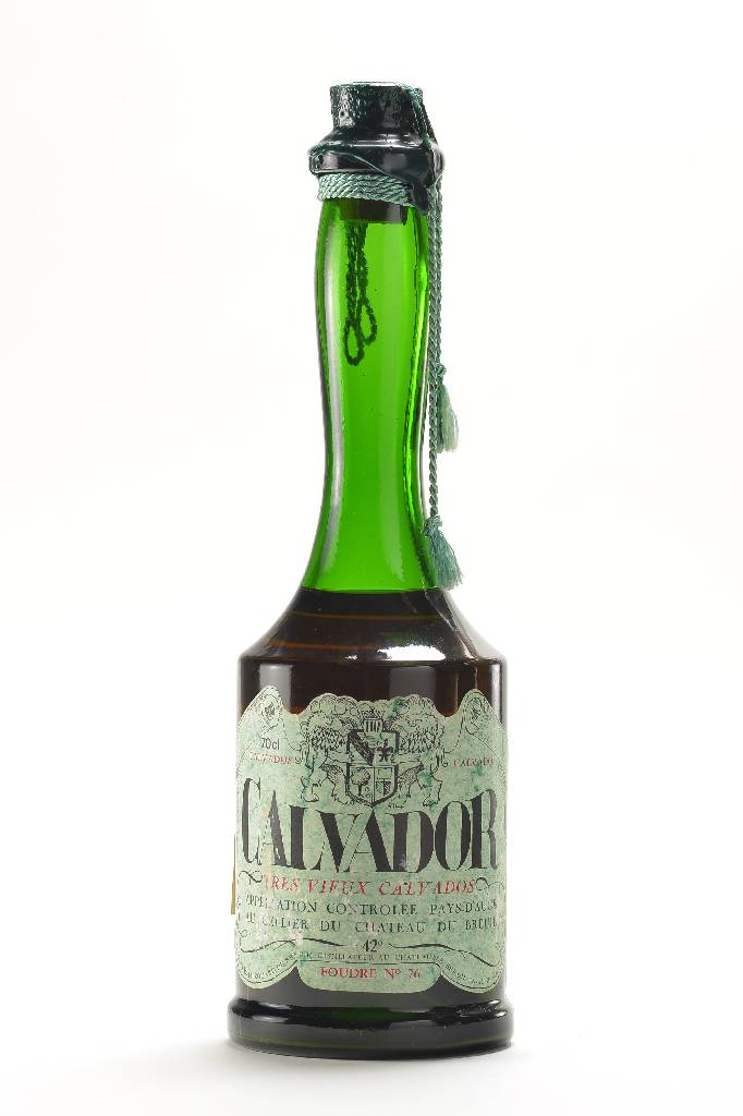 1 Flasche Calvados Tres vieux, Au Celler du Chateau du Breuil, Appellation Controlee Pays D'Auge, Foundre Nr.76, ca. 70 cl, 42% Vol., selten im ...