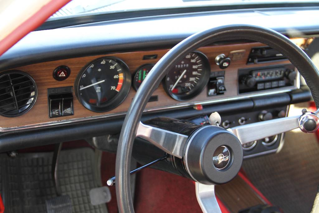Detail d: Opel Commodore, EZ 03.1971, 1.Hand, Laufleistung ca. 79.278 km original, HU 03.2016, H-Zulassung, 107 kW/ 145 PS, 6- Zylinder, 4-Gang Schaltgetriebe, ...