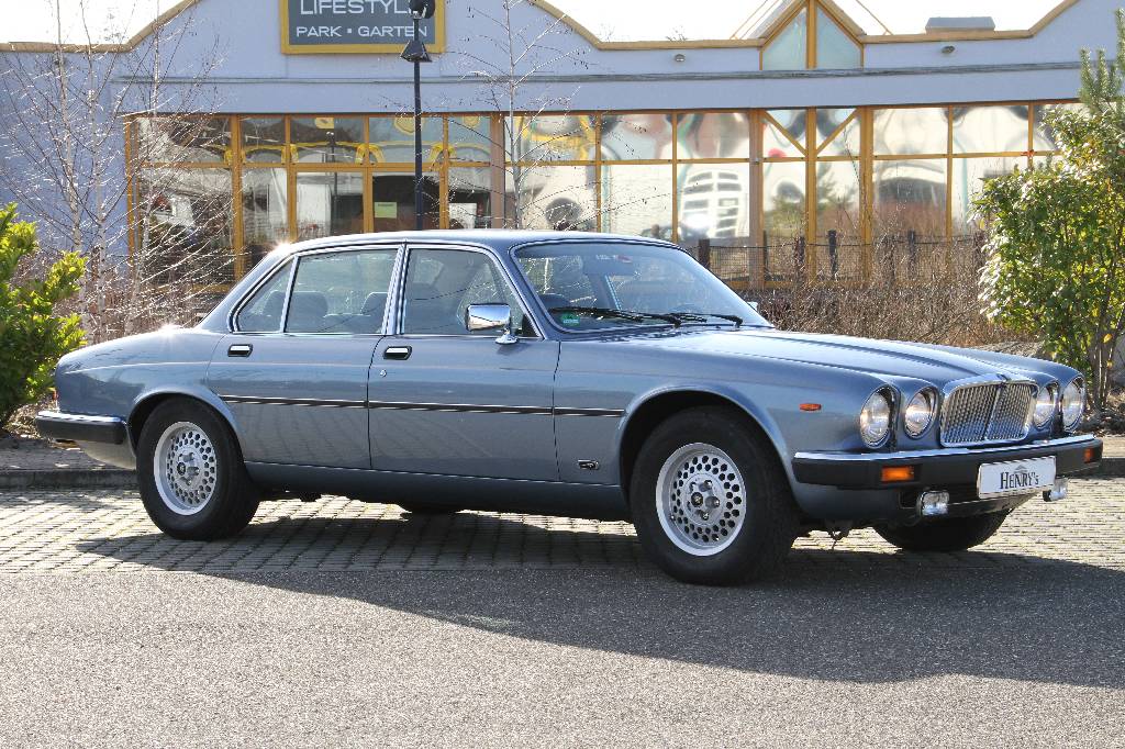 Jaguar XJ 12, EZ 04.1989, 1. Hand, Laufleistung ca. 18.030 km original, HU 06.2017, 194 kW/ 264 PS, 12-Zylinder, Automatikgetriebe, blau-metallic, ...