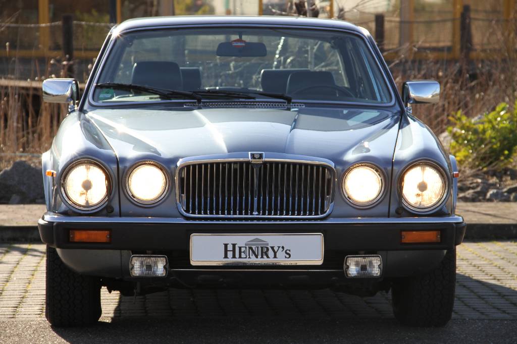 Detail a: Jaguar XJ 12, EZ 04.1989, 1. Hand, Laufleistung ca. 18.030 km original, HU 06.2017, 194 kW/ 264 PS, 12-Zylinder, Automatikgetriebe, blau-metallic, ...