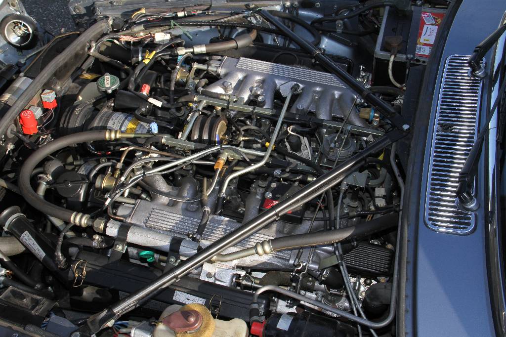 Detail i: Jaguar XJ 12, EZ 04.1989, 1. Hand, Laufleistung ca. 18.030 km original, HU 06.2017, 194 kW/ 264 PS, 12-Zylinder, Automatikgetriebe, blau-metallic, ...