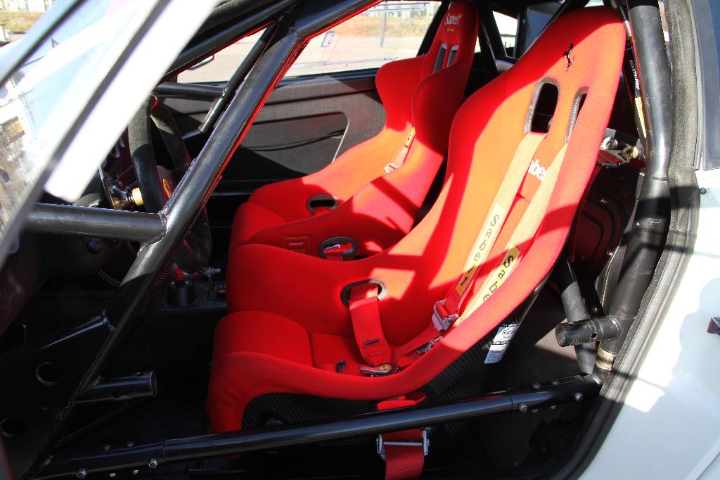 Detail d: Ferrari F430 Challenge mit HU, BJ 2007, 1.Hand, Laufleistung ca. 10.000 km, 372 kW/ 506 PS, 8-Zylinder, Automatik, weiß, rot/schwarz, Rennfahrzeug ...