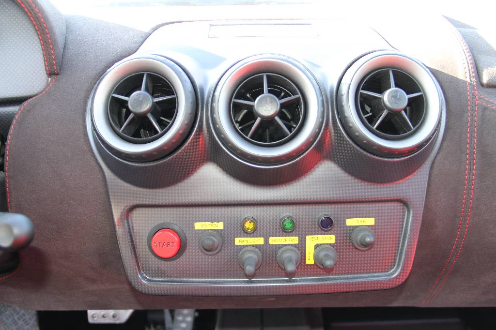 Detail f: Ferrari F430 Challenge mit HU, BJ 2007, 1.Hand, Laufleistung ca. 10.000 km, 372 kW/ 506 PS, 8-Zylinder, Automatik, weiß, rot/schwarz, Rennfahrzeug ...