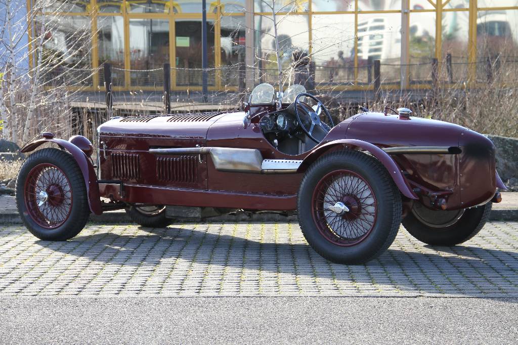 Detail b: Riley Monza Sports, EZ 06.1937, Laufleistung ca. 90.235 miles abgelesen, HU 08.2016, H-Zulassung, 74 kW/ 101 PS, 4- Zylinder, 4-Gang Schaltgetriebe, ...