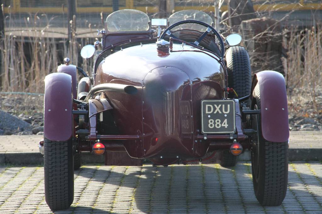 Detail c: Riley Monza Sports, EZ 06.1937, Laufleistung ca. 90.235 miles abgelesen, HU 08.2016, H-Zulassung, 74 kW/ 101 PS, 4- Zylinder, 4-Gang Schaltgetriebe, ...