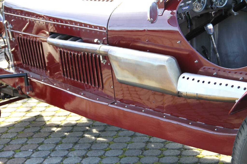 Detail d: Riley Monza Sports, EZ 06.1937, Laufleistung ca. 90.235 miles abgelesen, HU 08.2016, H-Zulassung, 74 kW/ 101 PS, 4- Zylinder, 4-Gang Schaltgetriebe, ...