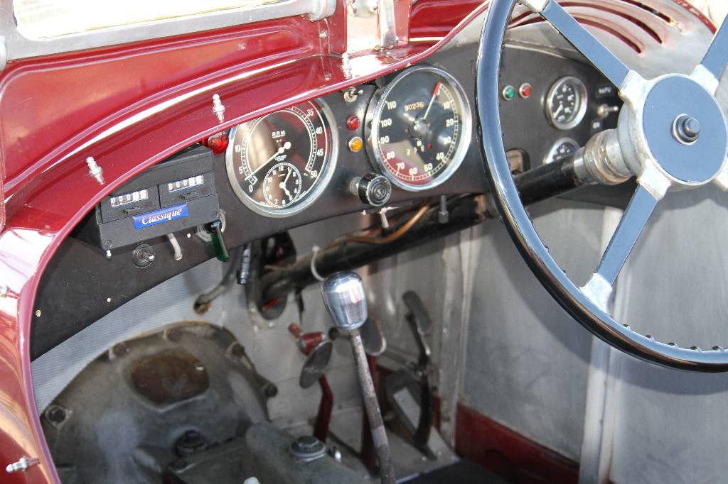Detail g: Riley Monza Sports, EZ 06.1937, Laufleistung ca. 90.235 miles abgelesen, HU 08.2016, H-Zulassung, 74 kW/ 101 PS, 4- Zylinder, 4-Gang Schaltgetriebe, ...