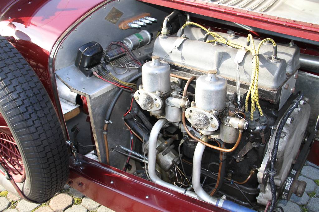 Detail i: Riley Monza Sports, EZ 06.1937, Laufleistung ca. 90.235 miles abgelesen, HU 08.2016, H-Zulassung, 74 kW/ 101 PS, 4- Zylinder, 4-Gang Schaltgetriebe, ...
