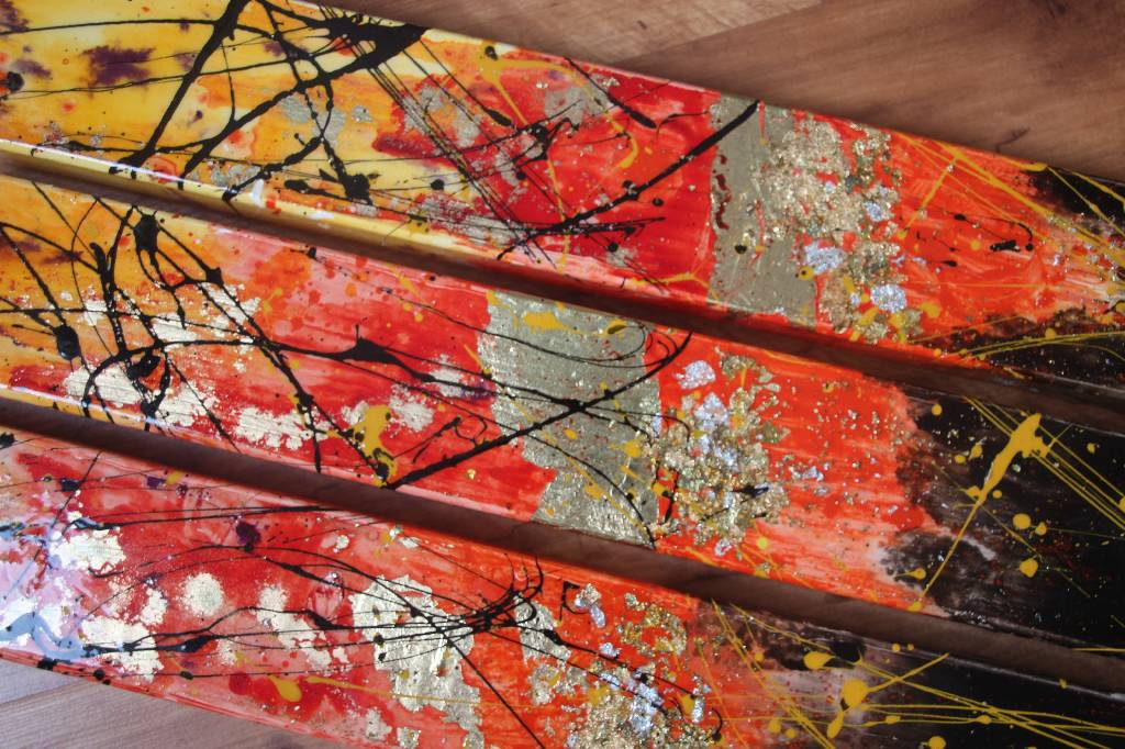 Detail b: Caroline Vis (CJVIS), geb. 1965, zeitgenössische Niederländische Künstlerin, zahlreiche Ausstellungen im In- und Ausland, hier: Golden Peace, ...