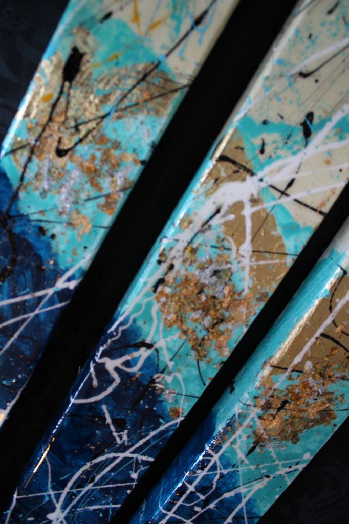 Detail e: Caroline Vis (CJVIS), geb. 1965, zeitgenössische Niederländische Künstlerin, zahlreiche Ausstellungen im In- und Ausland, hier: Golden Peace Blue, ...