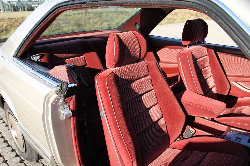 Detail f: Mercedes-Benz 420 SEC 126 C, EZ 06.1987, 2. Hand, ca. 95.000 km, HU 09.2017, 150 kW/ 204 PS, 8-Zylinder, Automatikgetriebe, rauchsilber metallic, ...