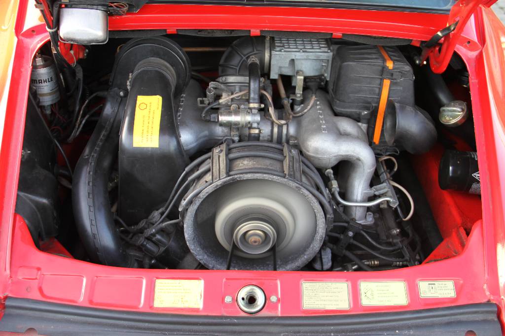 Detail i: Porsche 911 Carrera 3.2, EZ 02.1985, Laufleistung ca. 173.000 km, HU 02.2018, H- Zulassung, 170 kW/ 231 PS, 5-Gang Schaltgetriebe, rot, grau, Porsche ...