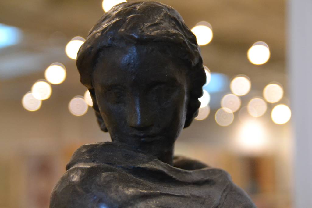 Detail f: Fritz Klimsch, 1870-1960, Schreitende (Mignon), Bronzeskulptur, monogrammiert FK, Gießerstempel H. Noack Berlin, WVZ Braun 177, ca. 63x21x16 cm, ...