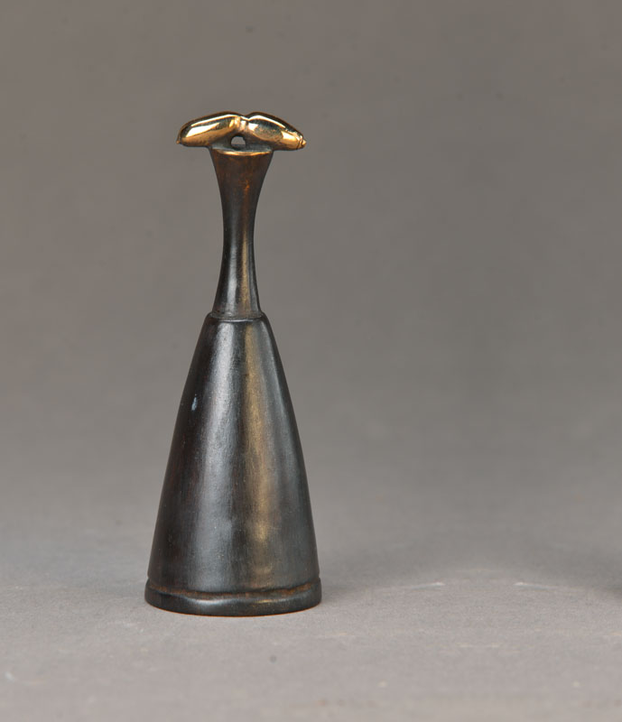 Paul Wunderlich, 1927-2010, Löschhütchen, Bronze, signiert und nummeriert 1470, H. ca. 9 cm