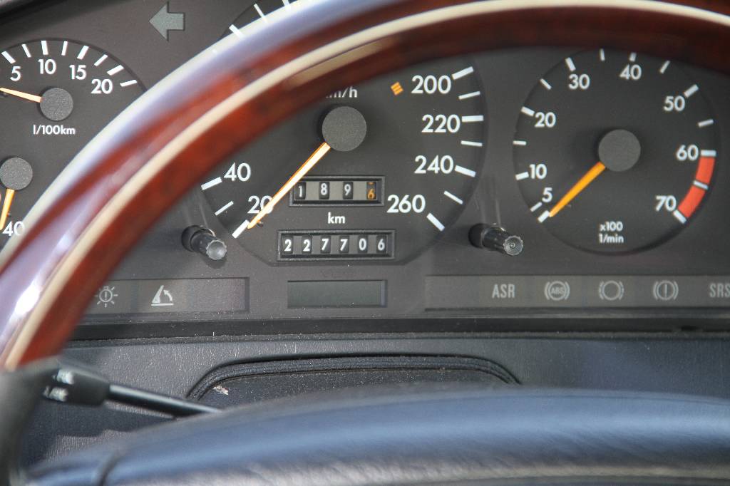 Detail i: Mercedes-Benz SL 500 R129, EZ 05.1993, Laufleistung ca. 227.705 km, HU 08.2016, 235 kW/ 320 PS, 8-Zylinder, Automatikgetriebe, Bornit metallic, Leder ...