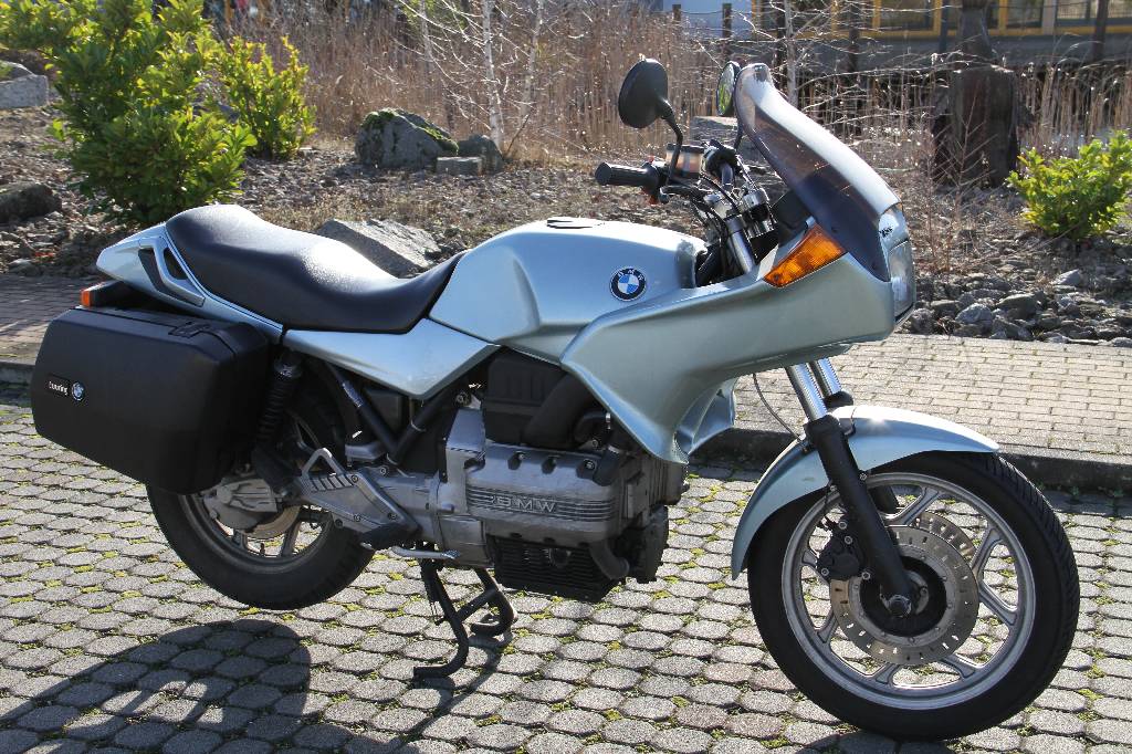 Detail c: BMW K 75 S, EZ 03.1987, Laufleistung ca. 139.200 km, HU 03.2016, 55 kW/ 75 PS, 3- Zylinder, Schaltgetriebe, silber-blau, schwarz, Kardanantrieb, ...