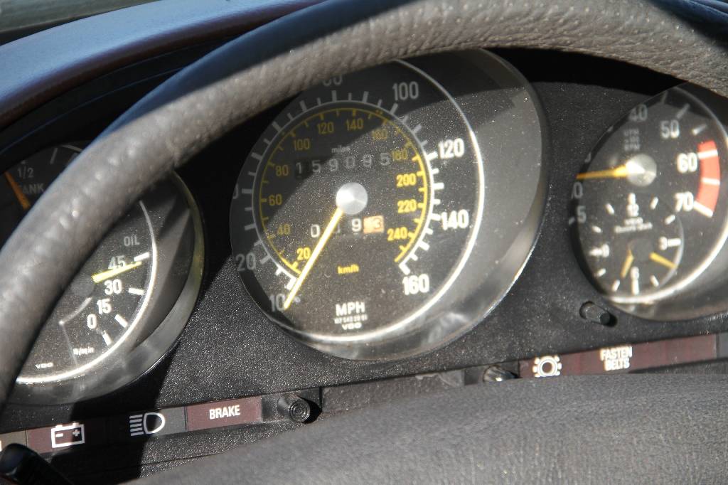 Detail e: Mercedes-Benz 450 SL R107, BJ 1977, Laufleistung ca. 159.095 miles, noch keine deutsche Zulassung, inkl. Certificate of Title, Zollpapiere und ...
