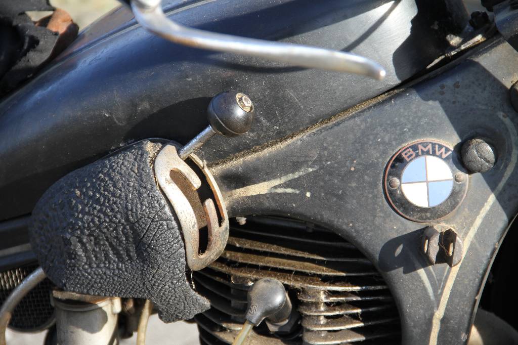 Detail b: BMW R 4, BJ 1935, 1. Hand, Laufleistung unbekannt, 40 Jahre im Heizkeller aufbewahrt, 9 kW/ 12 PS, 1-Zylinder, 4-Gang Schaltgetriebe, schwarz, ...