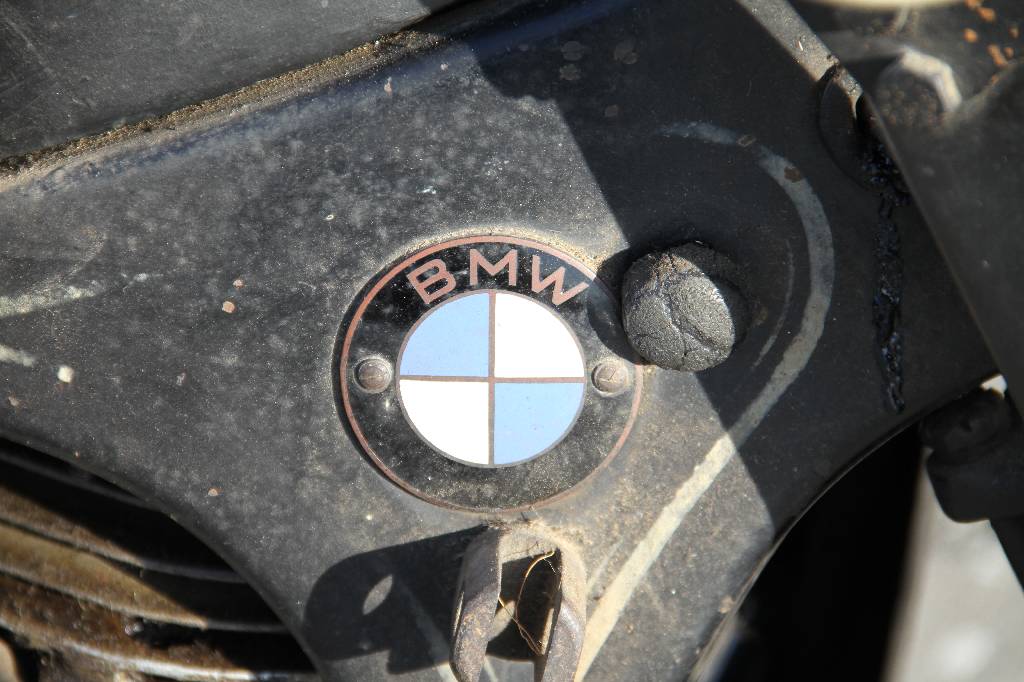 Detail d: BMW R 4, BJ 1935, 1. Hand, Laufleistung unbekannt, 40 Jahre im Heizkeller aufbewahrt, 9 kW/ 12 PS, 1-Zylinder, 4-Gang Schaltgetriebe, schwarz, ...