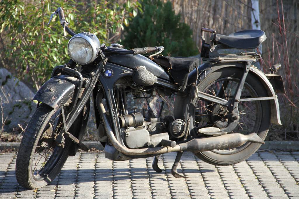 Detail f: BMW R 4, BJ 1935, 1. Hand, Laufleistung unbekannt, 40 Jahre im Heizkeller aufbewahrt, 9 kW/ 12 PS, 1-Zylinder, 4-Gang Schaltgetriebe, schwarz, ...