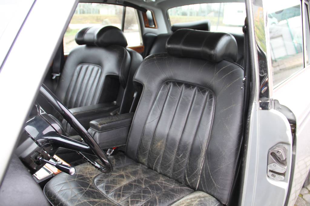 Detail i: Rolls-Royce Silver Shadow I, Fahrgestellnummer: SRX22608 EZ 09.1975, Laufleistung ca. 41.179 miles abgelesen, 147 kW/200 PS, 8-Zylinder, ...