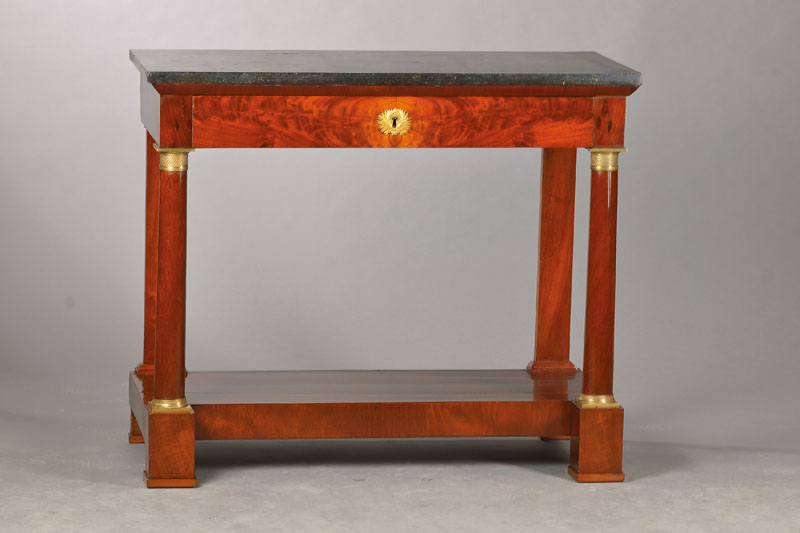 Wandkonsole, wohl Frankreich, 19.Jh., Mahagonifurnier auf Weichholz- u. Eichekorpus, 1-schübig, seitl. Vollsäulen, klassizistischeMessingappliken, ...