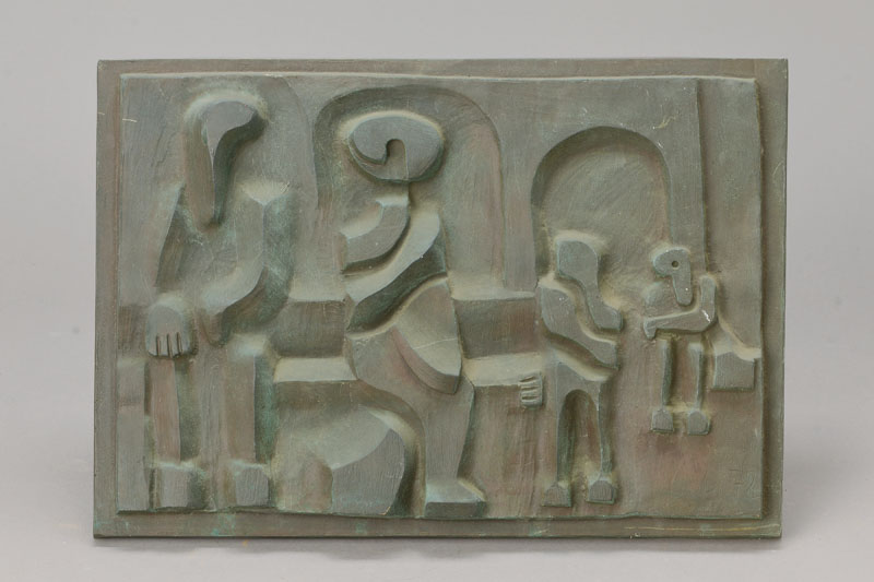 Unbekannter Künstler, datiert (19)72, Bronzerelief, vier abstrakte Figuren, ca. 45x32x4.5cm, Witterungsspuren