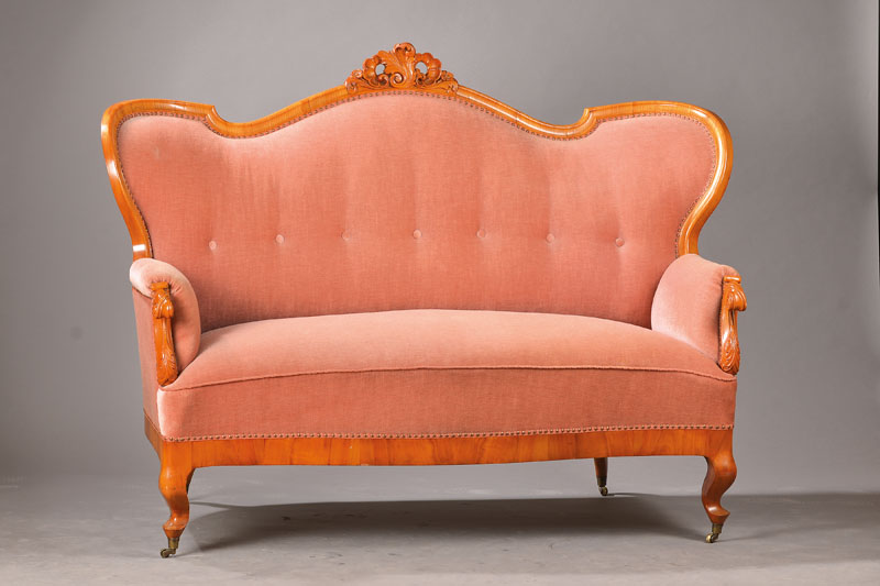 Sofa u. Bergeré, südwestddeutsch, um 1850/60, Kirschbaum massiv u. furniert, Sofa 3-fach geschwungen u. doppelt verkröpft, Handläufe ...