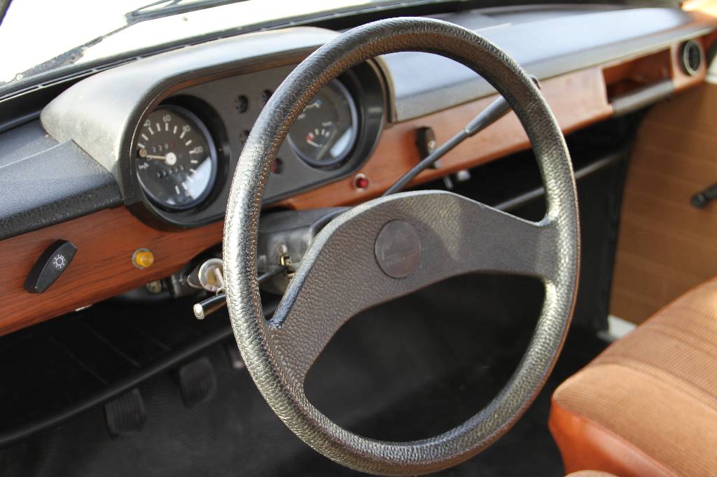 Detail d: Automobilwerk Eisenach Wartburg 353 S, EZ 07.1974, Laufleistung ca. 55.604 km abgelesen, HU 02.2018, H-Zulassung, 37 kW/ 50 PS, 3- Zylinder, ...