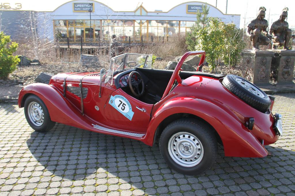 Detail a: Sbarro 328 Roadster, EZ 08.1974, Laufleistung 31.102 km abgelesen, HU Neu, H- Zulassung, 88 kW/ 120 PS, 4-Zylinder aus dem BMW 2002 mit 2 ...