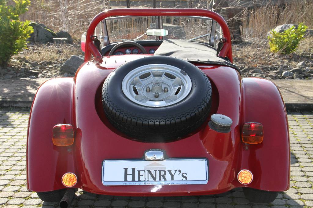 Detail b: Sbarro 328 Roadster, EZ 08.1974, Laufleistung 31.102 km abgelesen, HU Neu, H- Zulassung, 88 kW/ 120 PS, 4-Zylinder aus dem BMW 2002 mit 2 ...