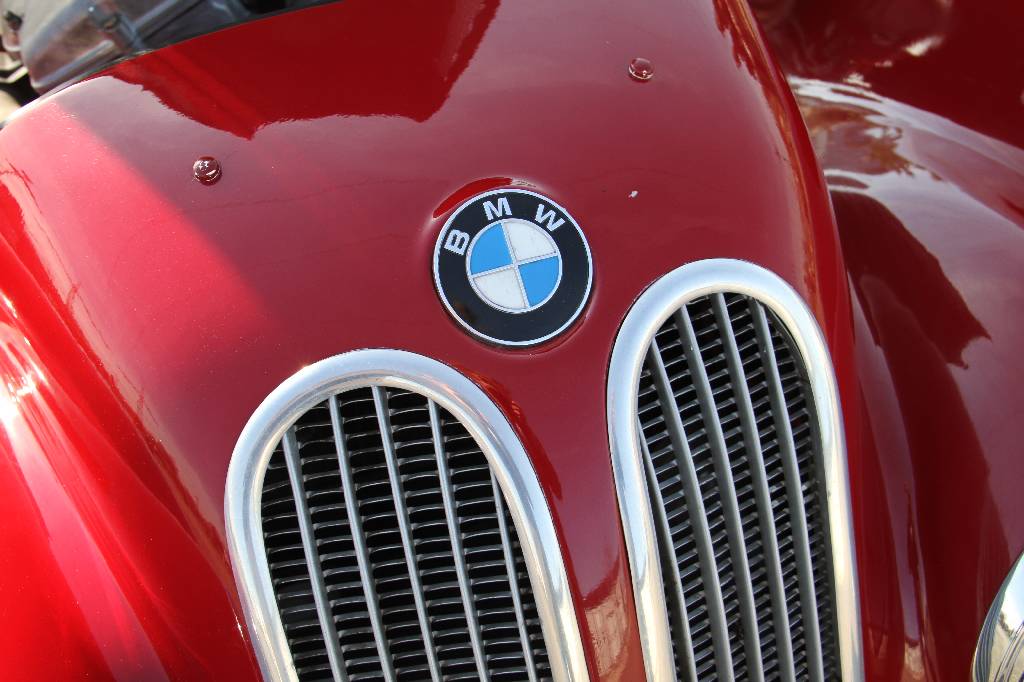 Detail g: Sbarro 328 Roadster, EZ 08.1974, Laufleistung 31.102 km abgelesen, HU Neu, H- Zulassung, 88 kW/ 120 PS, 4-Zylinder aus dem BMW 2002 mit 2 ...