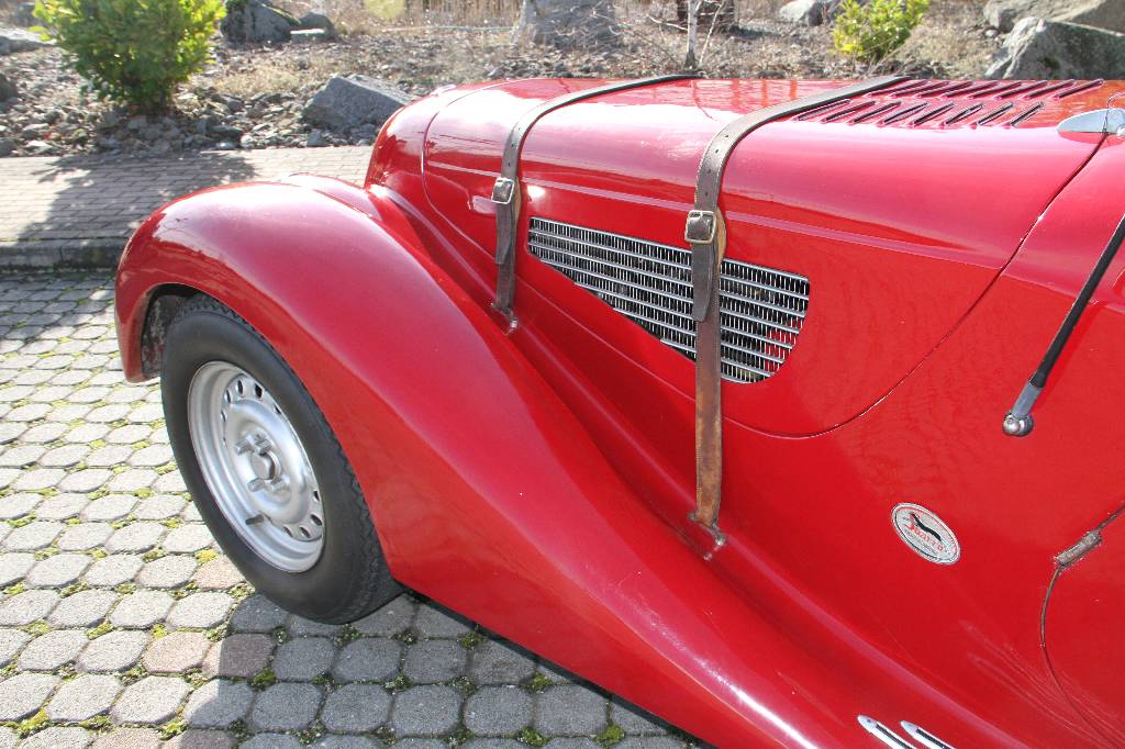 Detail h: Sbarro 328 Roadster, EZ 08.1974, Laufleistung 31.102 km abgelesen, HU Neu, H- Zulassung, 88 kW/ 120 PS, 4-Zylinder aus dem BMW 2002 mit 2 ...