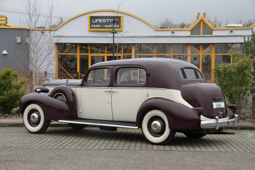 Detail b: Cadillac 5775 Fleetwood, EZ 01.1936, Laufleistung ca. 42.429 miles abgelesen, HU Österreich, H-zulassungsfähig, 99 kW/ 135 PS, 8-Zylinder, ...