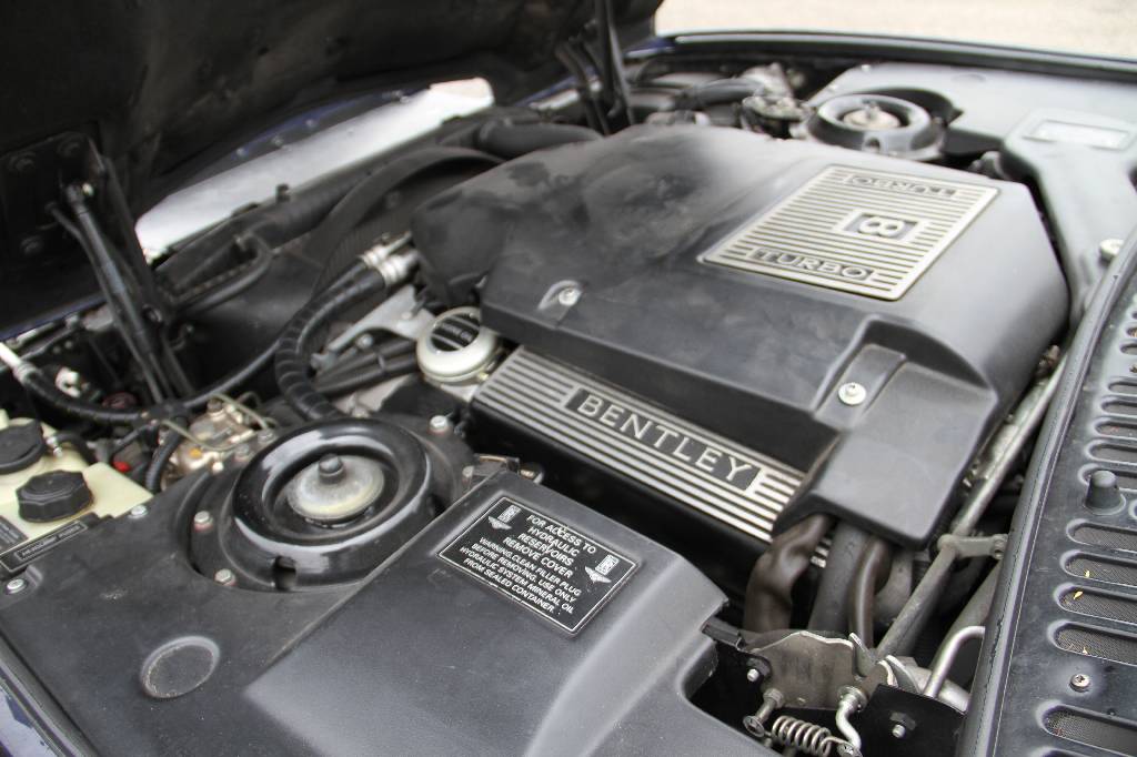Detail e: Bentley Azure Cabriolet, EZ 06.1999, Laufleistung ca. 51.366 km, HU Österreich, 286 kW/ 389 PS, 8-Zylinder, Automatikgetriebe, dunkelblau, Vollleder ...