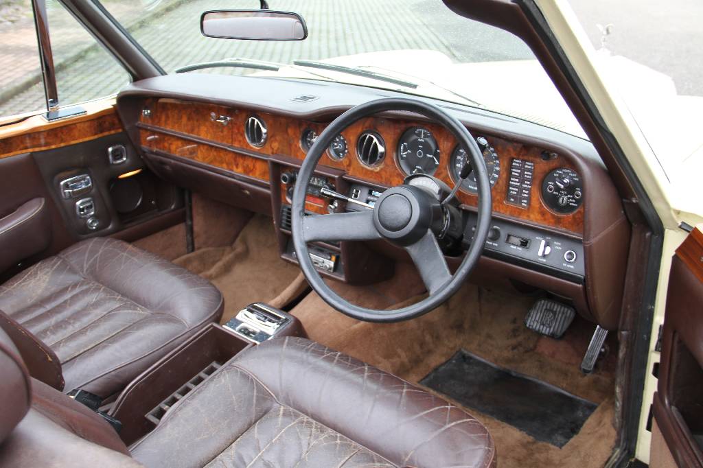 Detail d: Rolls-Royce Corniche Cabriolet Mulliner Park Ward, EZ 02.1977, Laufleistung ca. 6.322 miles abgelesen, HU Österreich, H- zulassungsfähig, 140 kW/ ...