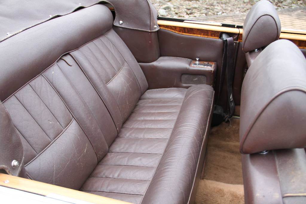 Detail e: Rolls-Royce Corniche Cabriolet Mulliner Park Ward, EZ 02.1977, Laufleistung ca. 6.322 miles abgelesen, HU Österreich, H- zulassungsfähig, 140 kW/ ...