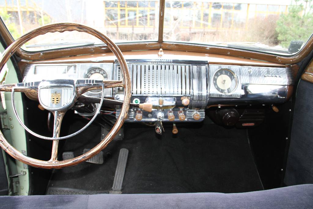 Detail b: Dodge Sedan D24, EZ 09.1948, Laufleistung ca. 37253 miles abgelesen, HU Österreich, H- zulassungsfähig, 70 kW/ 95 PS, 6-Zylinder, 3- ...