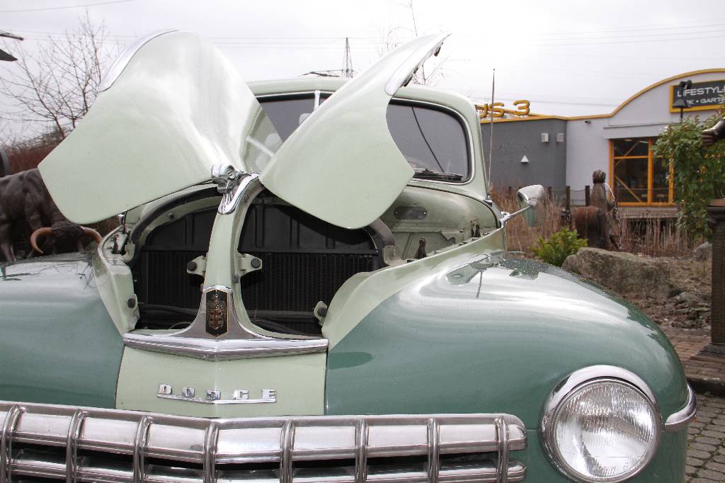 Detail c: Dodge Sedan D24, EZ 09.1948, Laufleistung ca. 37253 miles abgelesen, HU Österreich, H- zulassungsfähig, 70 kW/ 95 PS, 6-Zylinder, 3- ...